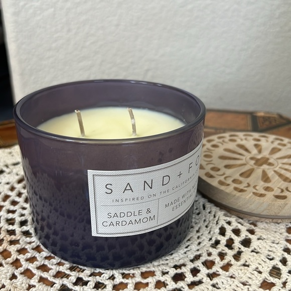 Saddle & Cardamon Scented Candle - Picture 10 of 12